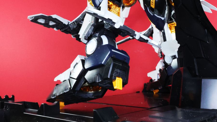 PG 언리쉬드 뉴 건담 롤아웃 포징 사진_86.jpg