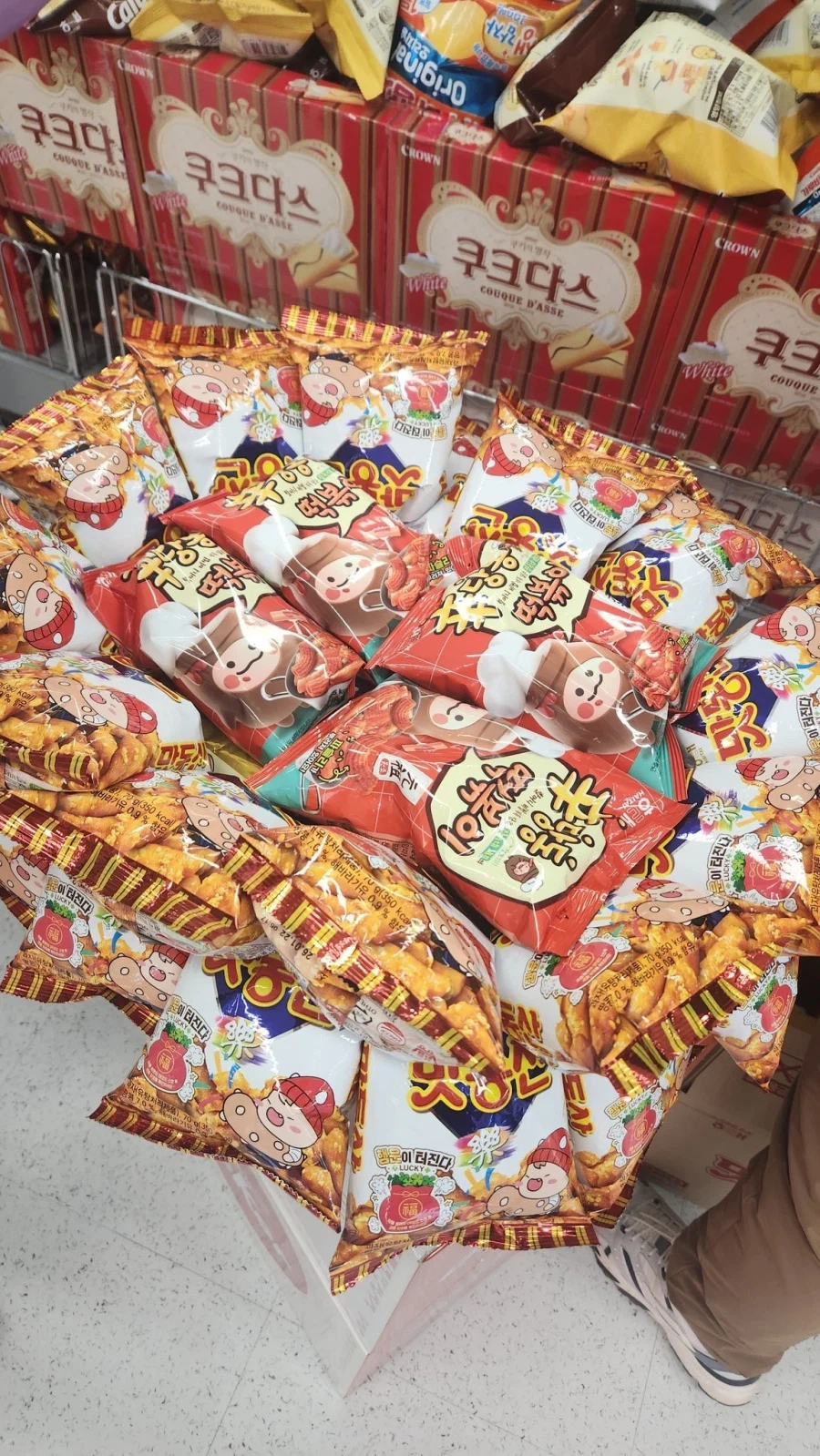 이마트 과자 무한 골라담기 81개 성공 ㄷㄷ_2.webp