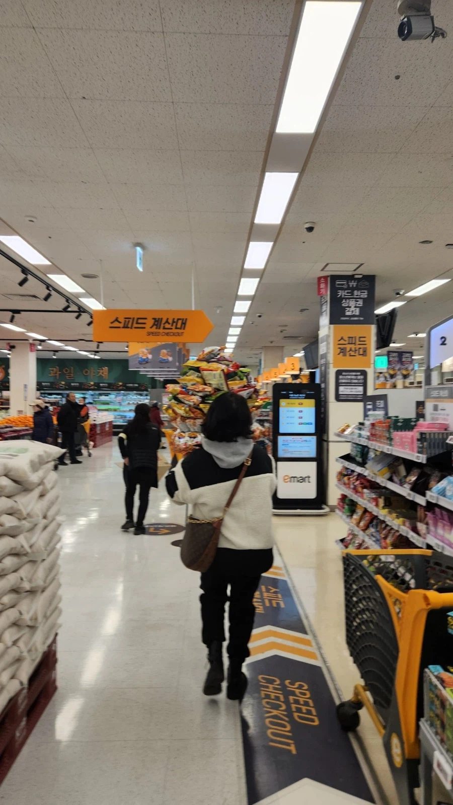 이마트 과자 무한 골라담기 81개 성공 ㄷㄷ_4.webp