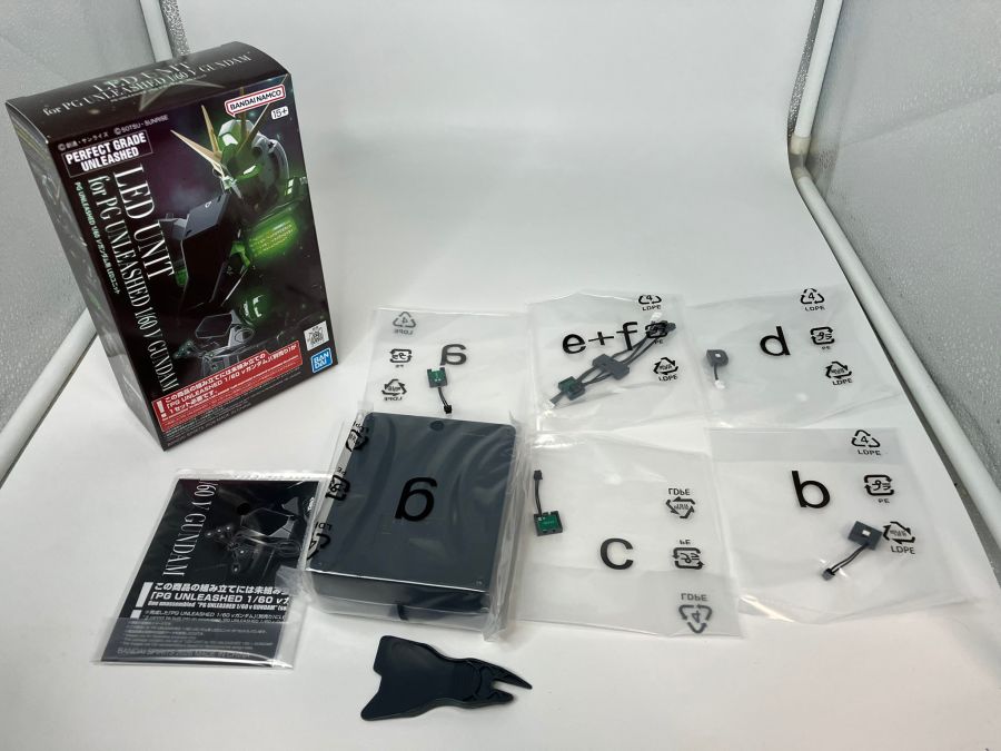 PG 언리쉬드 뉴 건담 본체 가조립 사진_16.jpg