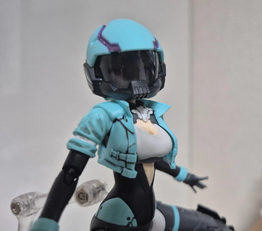 보드 타는 여자_2.webp