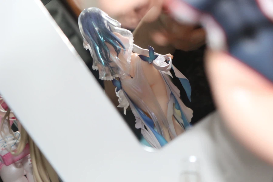 장식장 뒤에 거울 붙인 겸 미소녀 피규어 재배치_35.webp