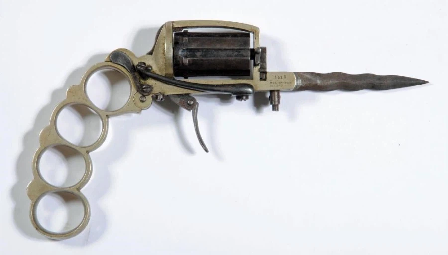 무려 3가지 무기를 하나로 합쳐놓은 콤비네이션 무기_2.webp