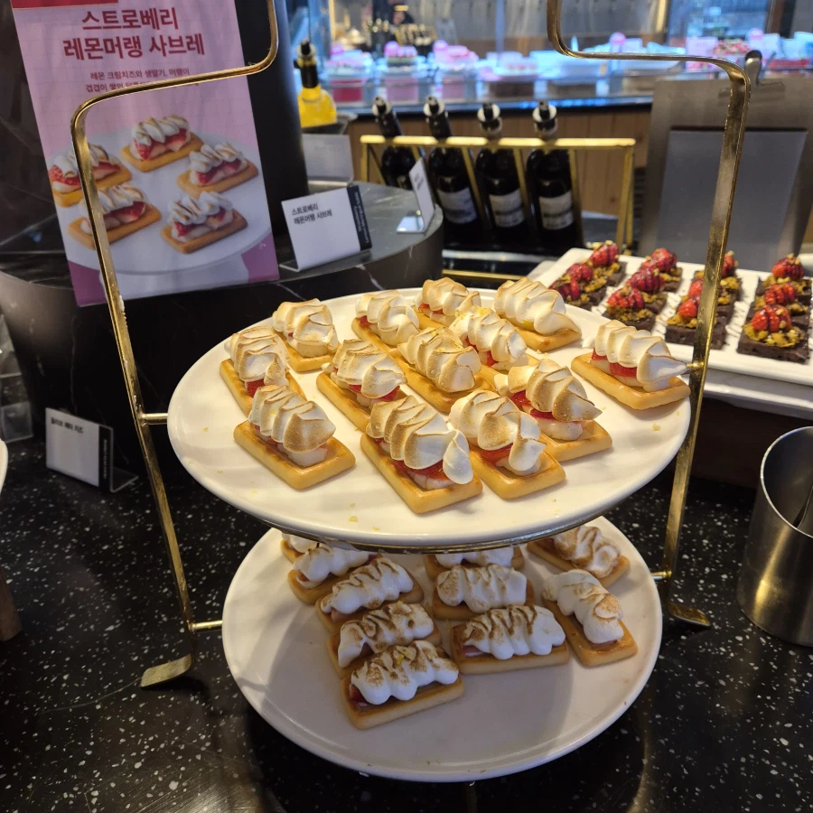 빕스) 2026 딸기시즌_11.webp