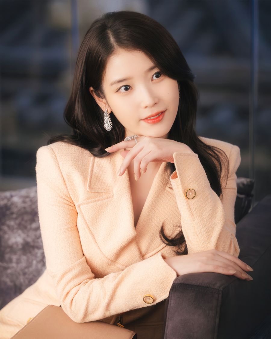 '21세기 대군부인' 새 스틸컷 글자 제거_1.jpg