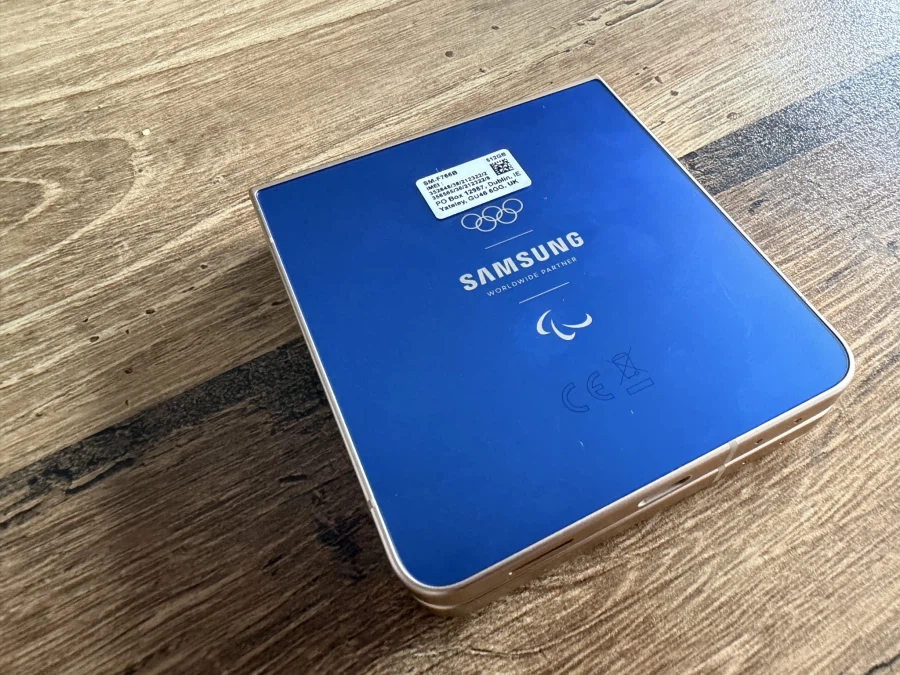 갤럭시Z플립7 밀라노 올림픽 에디션 실기 이미지_2.webp