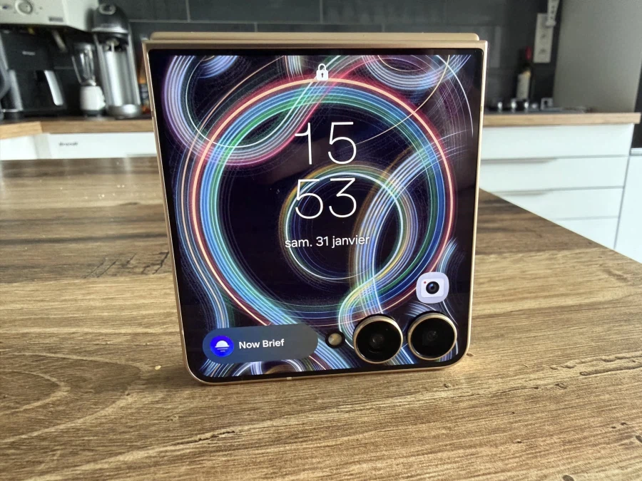 갤럭시Z플립7 밀라노 올림픽 에디션 실기 이미지_3.webp