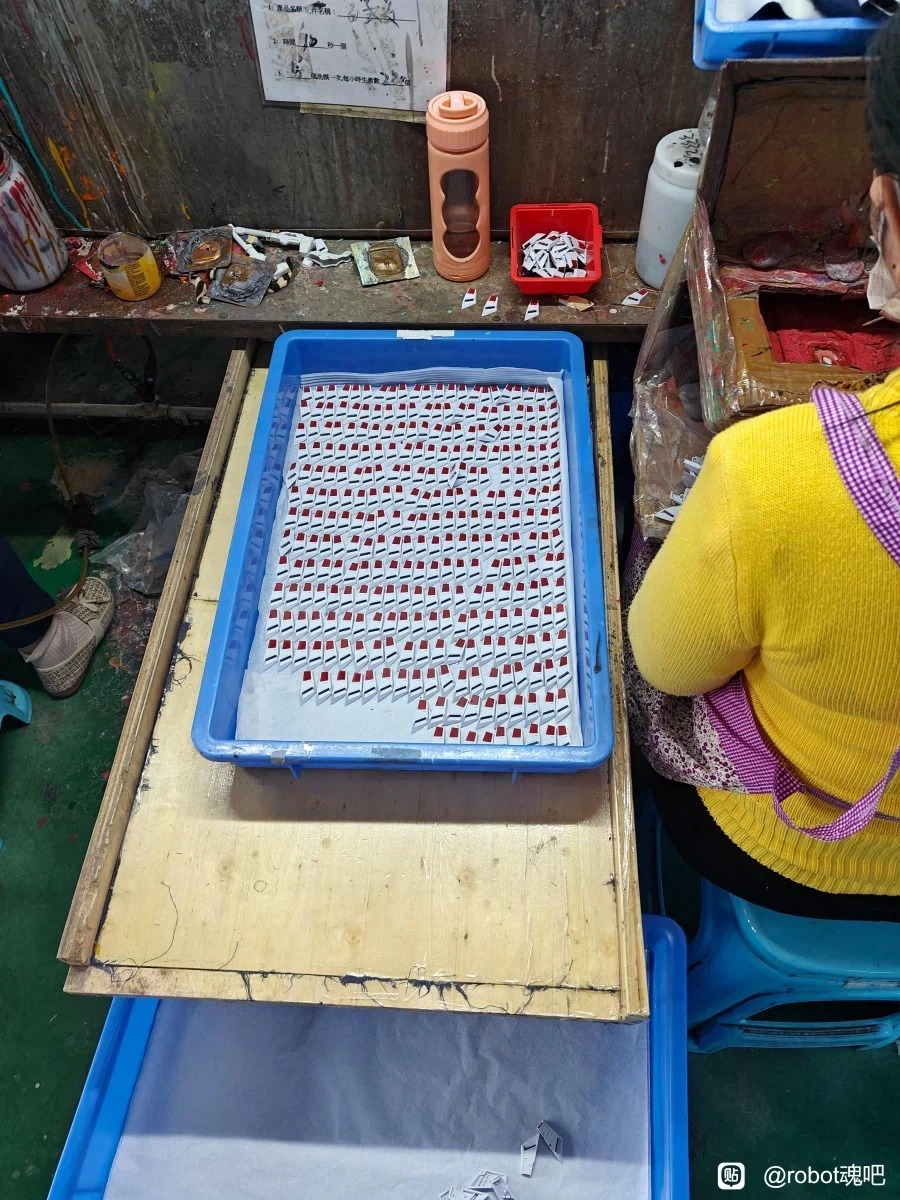 예전에 반다이가 공개했던 제조공정 영상하고는 완전 딴판인데요?_2.webp