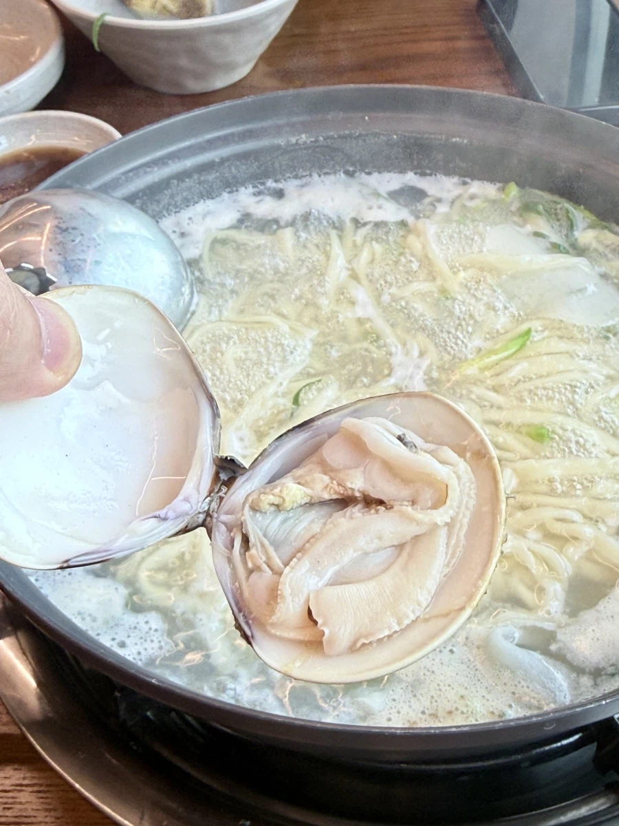 감칠맛 폭발 백합칼국수_4.webp