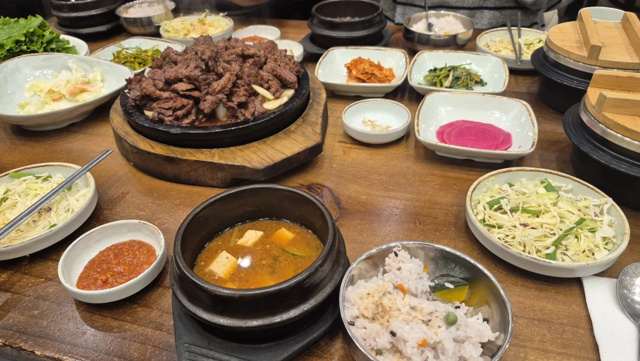 돼억시니)생일 기념 저녁입니다_1.webp