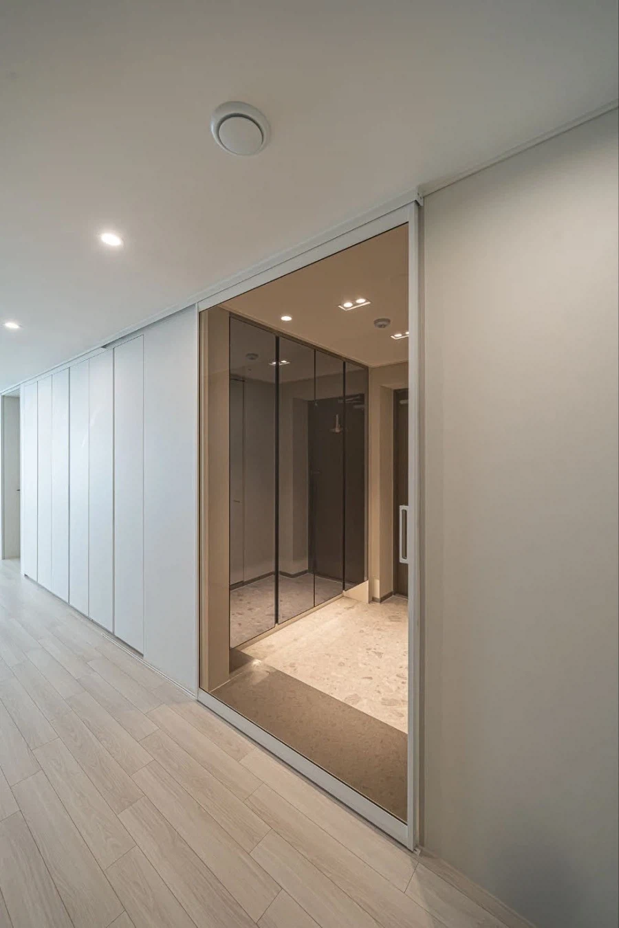 50대 중년 아재 새 아파트로 이사_3.webp