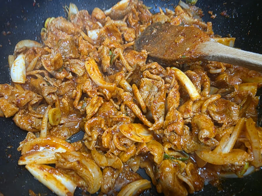 직장에서 3천원씩 걷어서 해먹는 점심 양배추제육쌈밥_4.webp