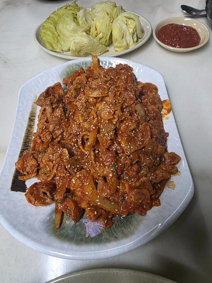 직장에서 3천원씩 걷어서 해먹는 점심 양배추제육쌈밥_7.webp