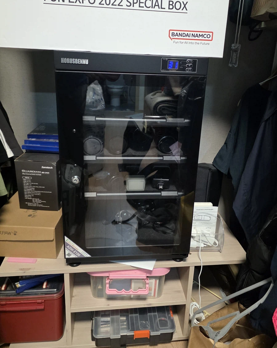 슬금슬금 거실까지 테라포밍... 5년의 시간이 흐른뒤...._28.webp