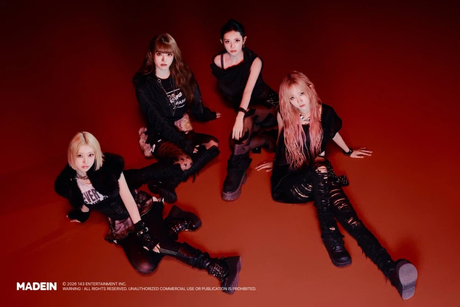 [메이딘] MADEIN - 안 봐도 비디오 (Super Obvious) MV 티저_2.webp