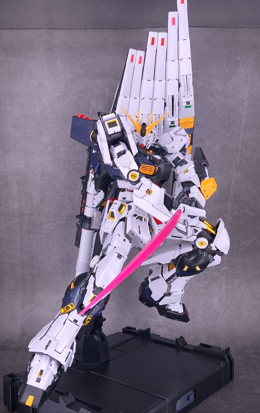 PG 언리쉬드 뉴 건담 포징 + 메탈 스트럭처 나열 사진_18.jpg