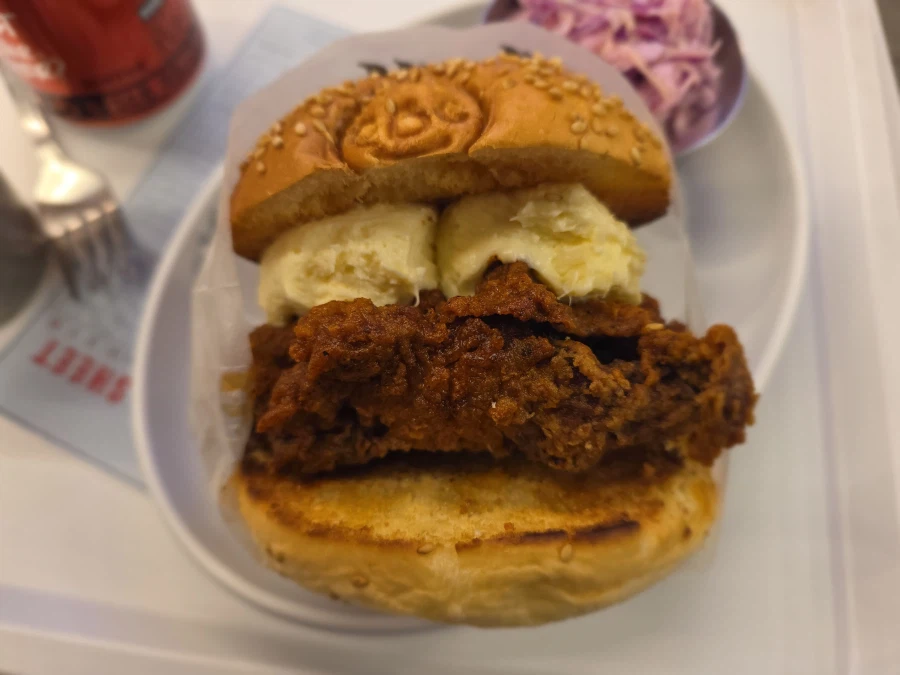 [돼억시니]치킨 샌드위치 쿰척_2.webp