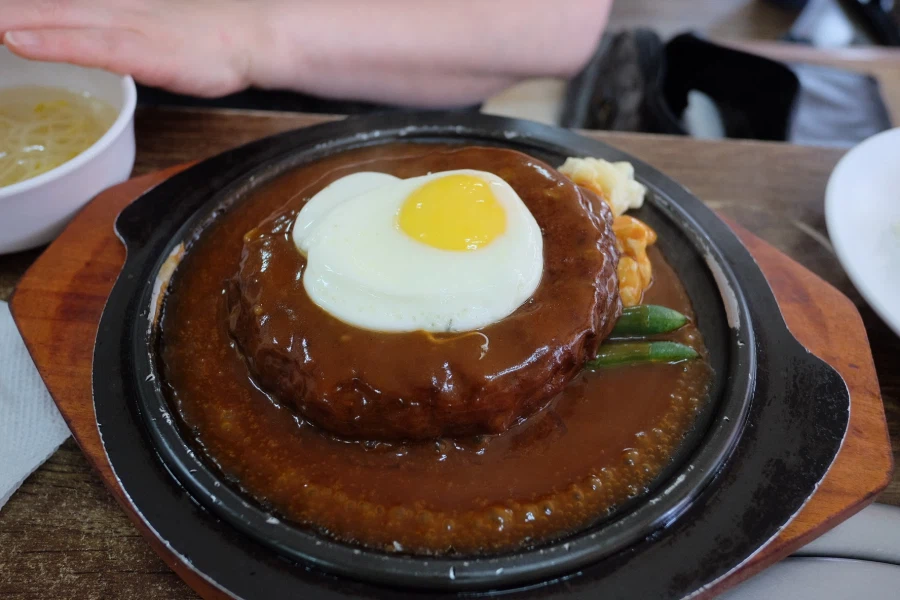 돼억시니) 생각나면 가는 경양식 돈까스집_2.webp