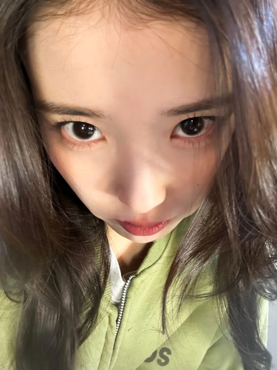 2026.02.07 아이유 인스타그램 사진 보정_4.jpg
