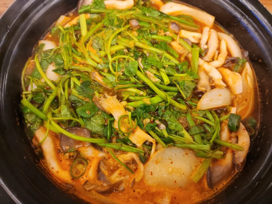 얼큰 버섯 칼국수_1.webp