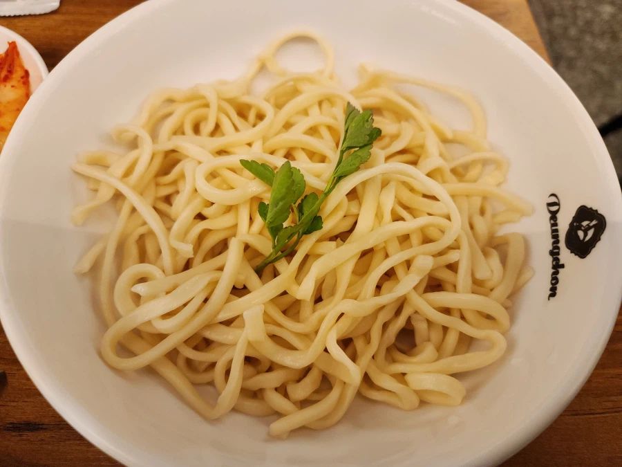 얼큰 버섯 칼국수_6.webp