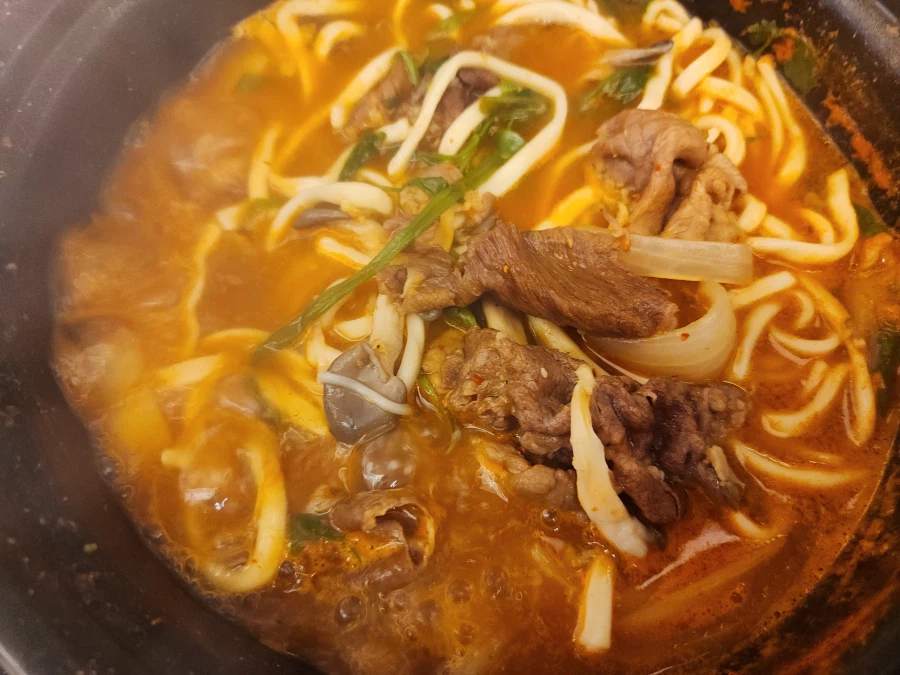 얼큰 버섯 칼국수_9.webp