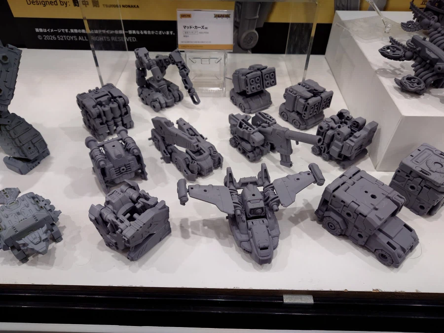 [52토이즈] 변형합체 시리즈 라이온트랙(가칭), 매드 카즈(가칭) 원형 전시_9.webp