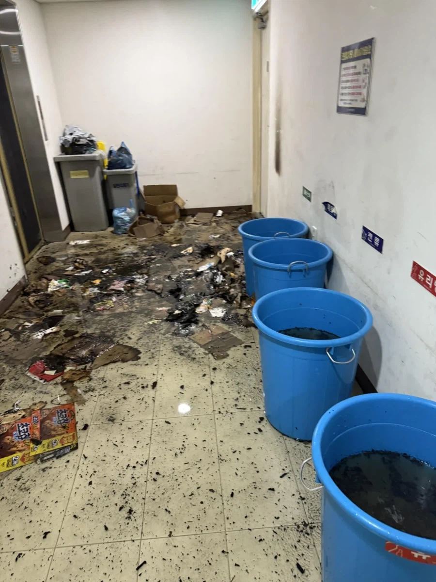 아파트 40층대에서 꽁초던져서 분리수거장 불냄_2.webp