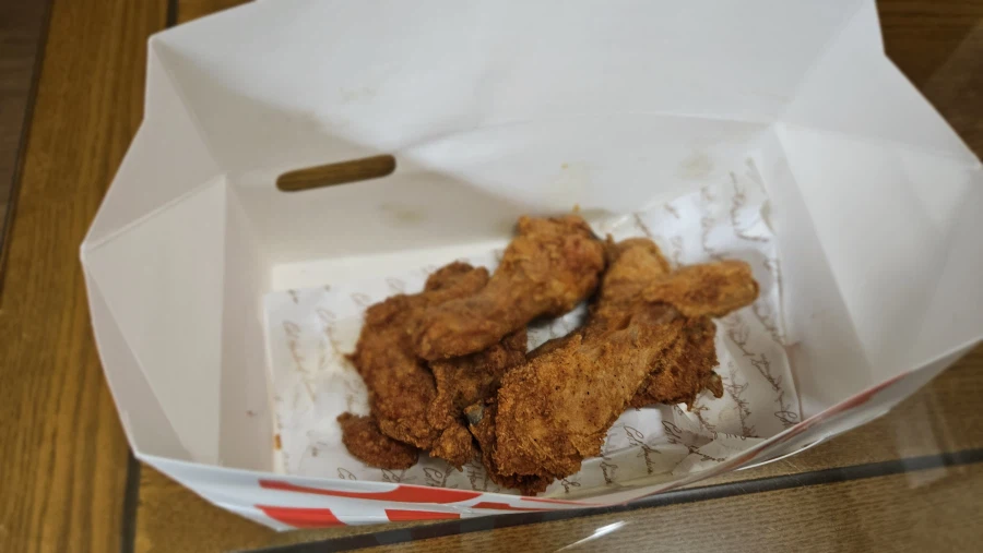 [돼노비]KFC와 요아정_1.webp