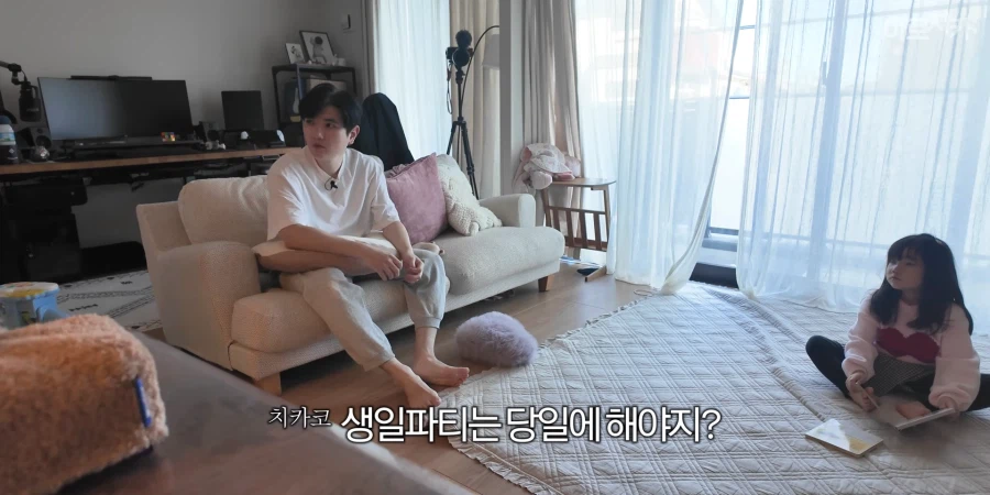 유튜브) 둘째 딸 한살 생일 선물에 아빠의 센스있는 선물로 후끈해진 집안분위기_4.webp
