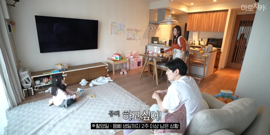 유튜브) 둘째 딸 한살 생일 선물에 아빠의 센스있는 선물로 후끈해진 집안분위기_6.webp