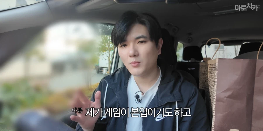 유튜브) 둘째 딸 한살 생일 선물에 아빠의 센스있는 선물로 후끈해진 집안분위기_28.webp