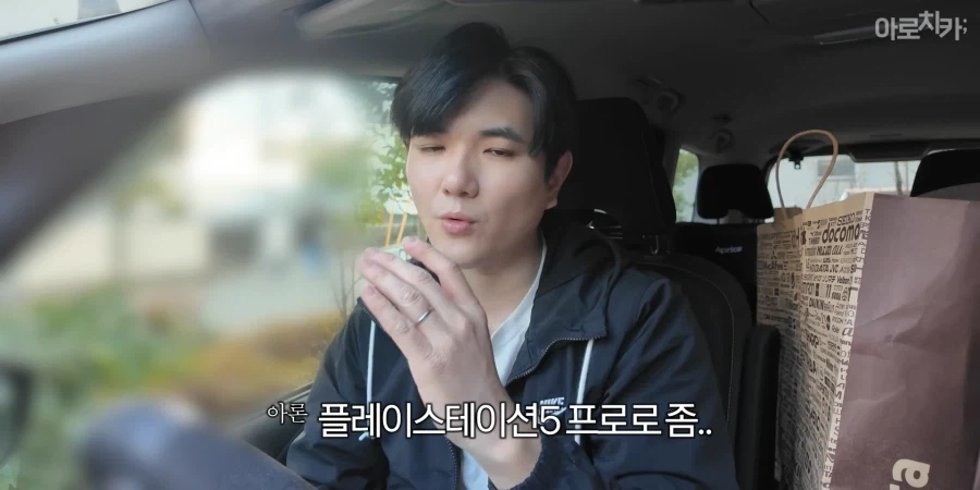 유튜브) 둘째 딸 한살 생일 선물에 아빠의 센스있는 선물로 후끈해진 집안분위기_39.webp