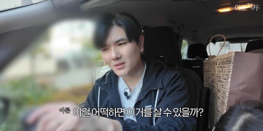 유튜브) 둘째 딸 한살 생일 선물에 아빠의 센스있는 선물로 후끈해진 집안분위기_43.webp