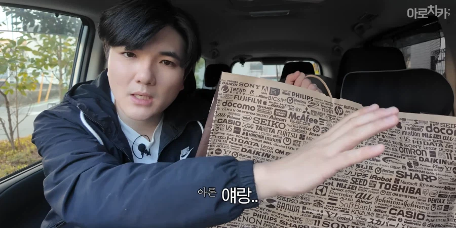 유튜브) 둘째 딸 한살 생일 선물에 아빠의 센스있는 선물로 후끈해진 집안분위기_53.webp