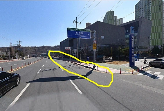 대로변 불법주차 10대 신고했는데 경찰,교통과 서로 떠넘기기_2.webp