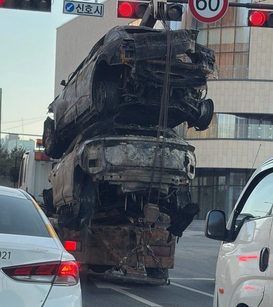 주택가에서 전기차 화재.jpg_1.webp