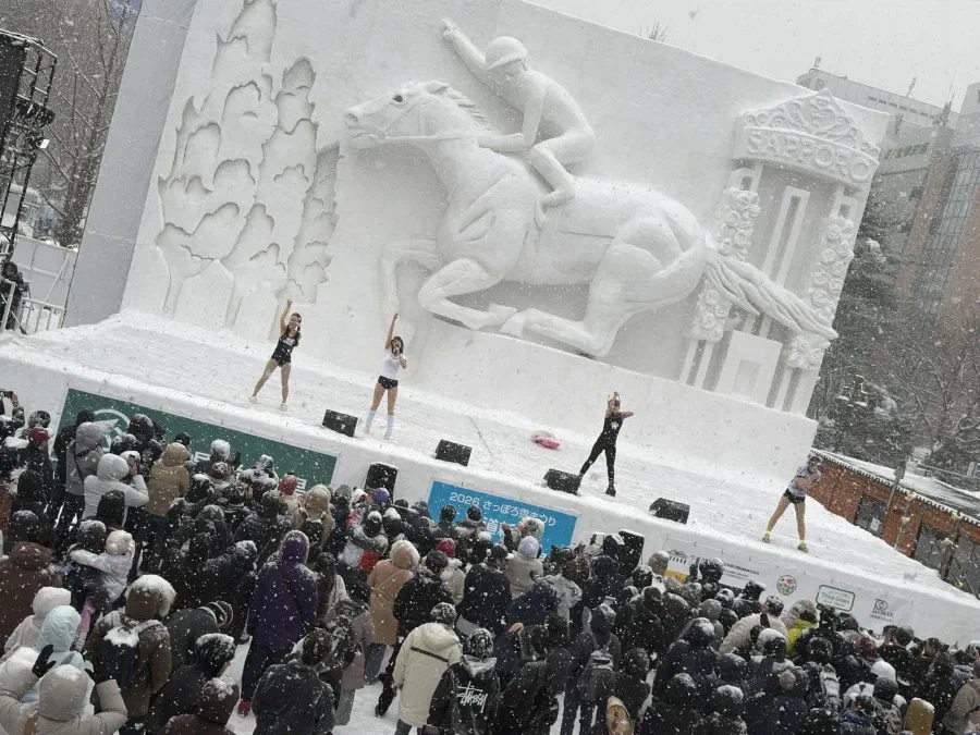 어제 삿포로 눈축제 폭설 아이돌 스테이지 근황.gif_1.webp