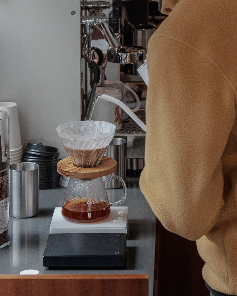 SEL2470GM2 | 향기가 머무는 시간, 그 투명한 기억_3.webp