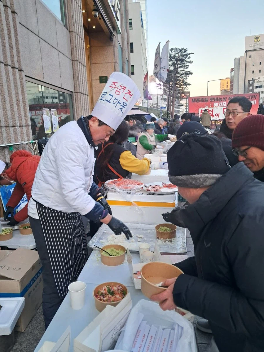 색다른 농성장 음식들(회덮밥, 비건카레, 샌드위치)_2.webp