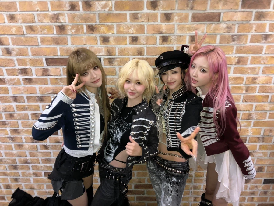 [메이딘] MADEIN - '안 봐도 비디오' MV 비하인드_3.webp