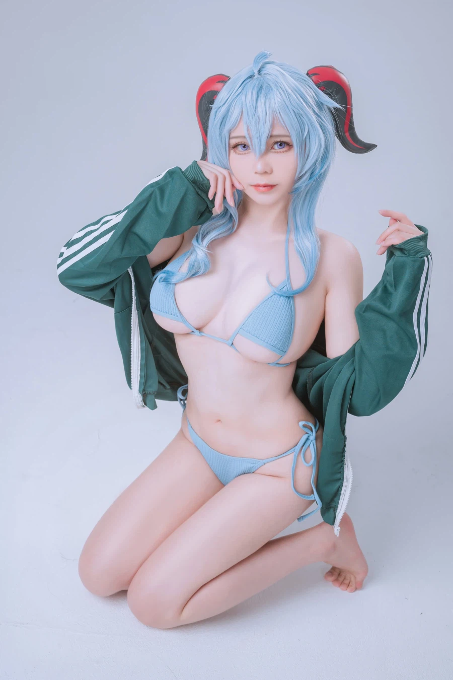 [후방,원신] 수영복 입은 감우 코스프레_1.webp