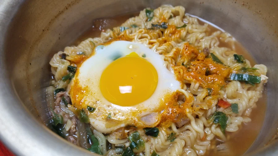 라면을 끼려 먹었습니다_2.webp