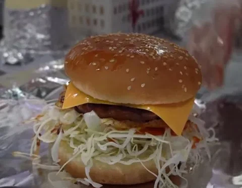 한국만의, 자체 햄버거 80년 역사.._8.webp