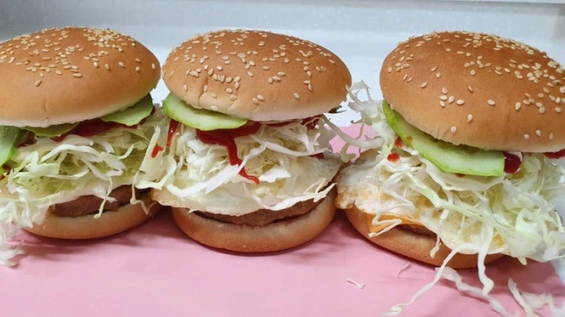 한국만의, 자체 햄버거 80년 역사.._9.webp