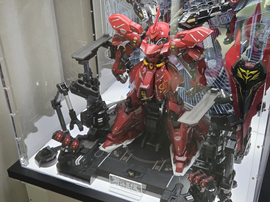 연휴 기념 장식장 재배치 중_8.webp