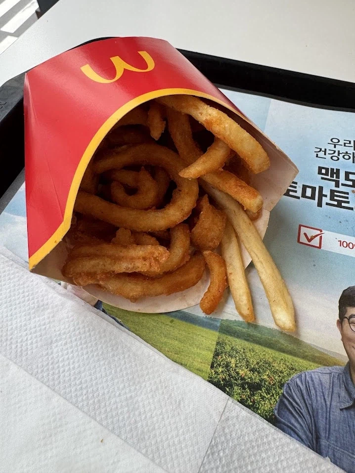 명절엔 맥도날드랑 KFC_7.webp