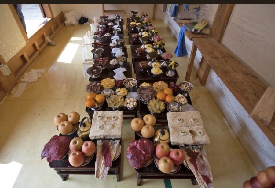 사실 제사는 상다리 부러지게 차리는게 맞음_1.webp