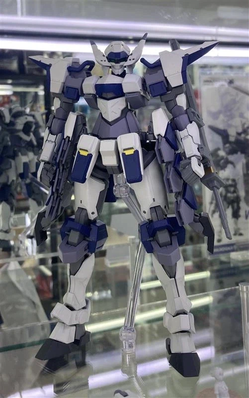 [카도카와] 아주르 레이븐 & 카도프라 신제품 빅 카메라점 전시 사진_3.webp