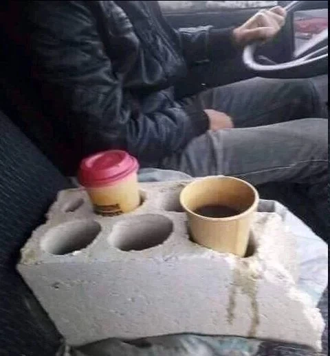 차살때 실수로 컵홀더 옵션을 까먹음_1.webp